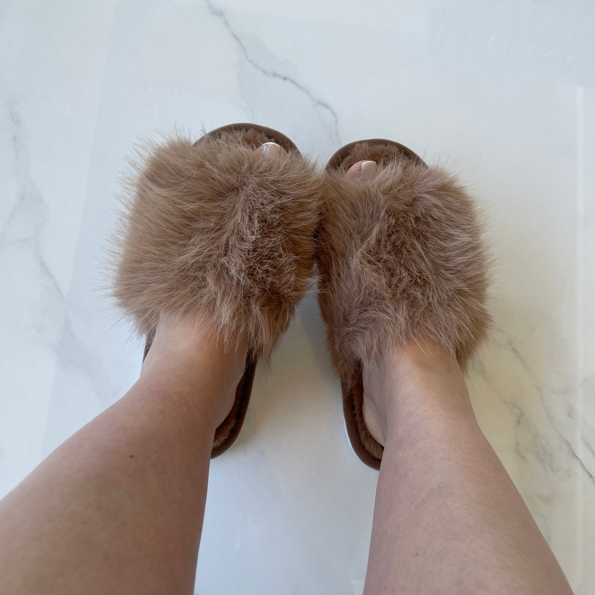 Pantufa Feminina Chinelo de Pelinho Conforto Maternidade Luxo Mocha Mousse